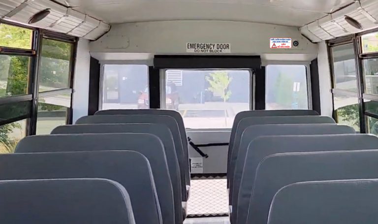 hinh-anh-cuoi-xe-bus-768x455