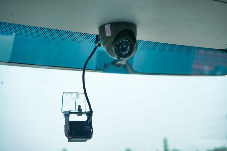 camera-ghi-nhan-hinh-anh-tai-xe-theo-thong-tu-71-2024-768x512