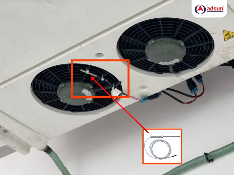 ầu dò nhiệt độ dược lắp tại vị trí quạt lạnh của xe