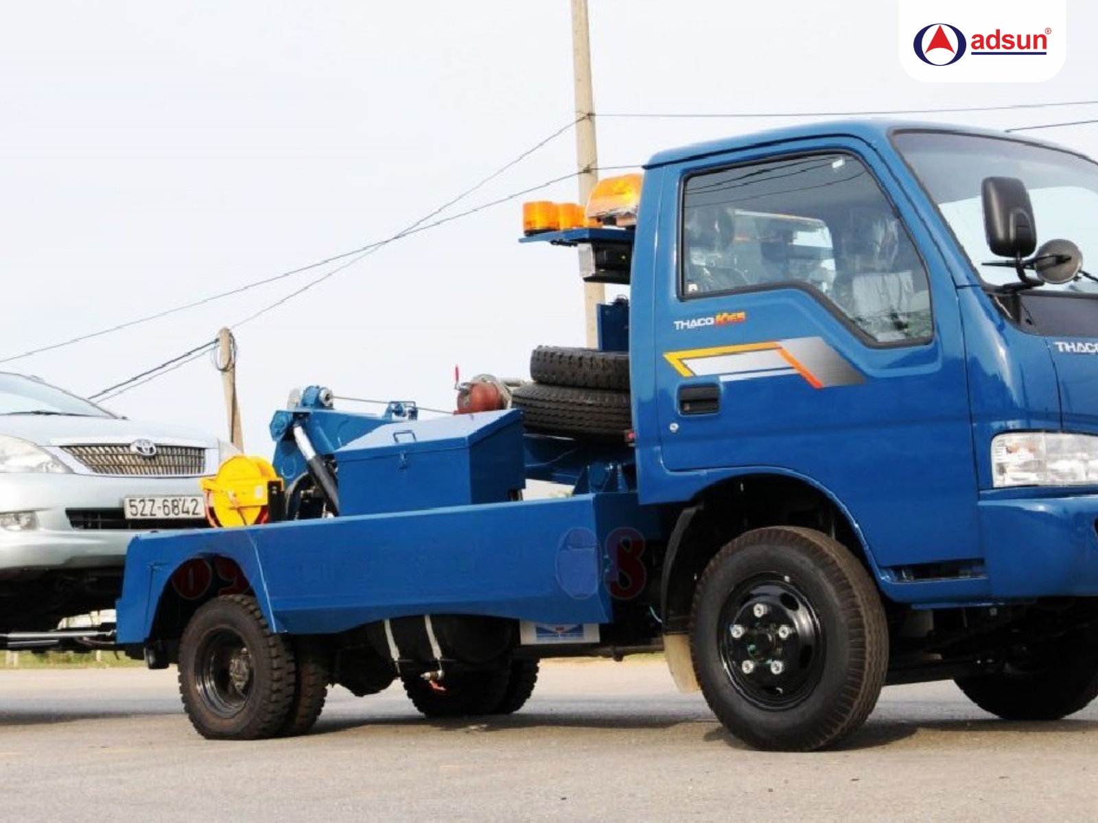 Xe cứu hộ giao th&ocirc;ng đường bộ