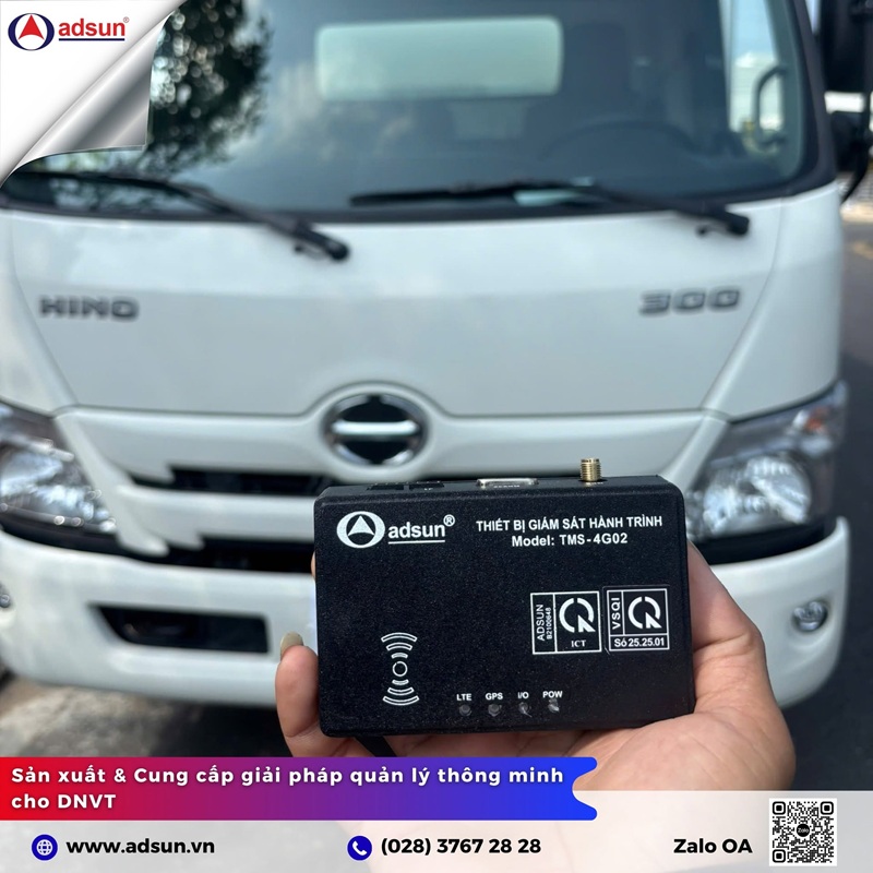 Thiết bị gi&aacute;m s&aacute;t h&agrave;nh tr&igrave;nh Adsun TMS-4G02 chuẩn bị được lắp đặt trước đầu xe tải tại Cần Thơ.