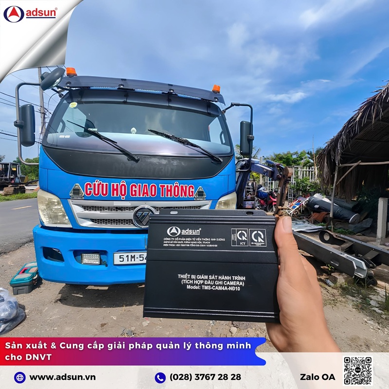 Bộ thiết bị camera gi&aacute;m s&aacute;t h&agrave;nh tr&igrave;nh Adsun chuẩn bị được lắp đặt l&ecirc;n xe cứu hộ giao th&ocirc;ng.